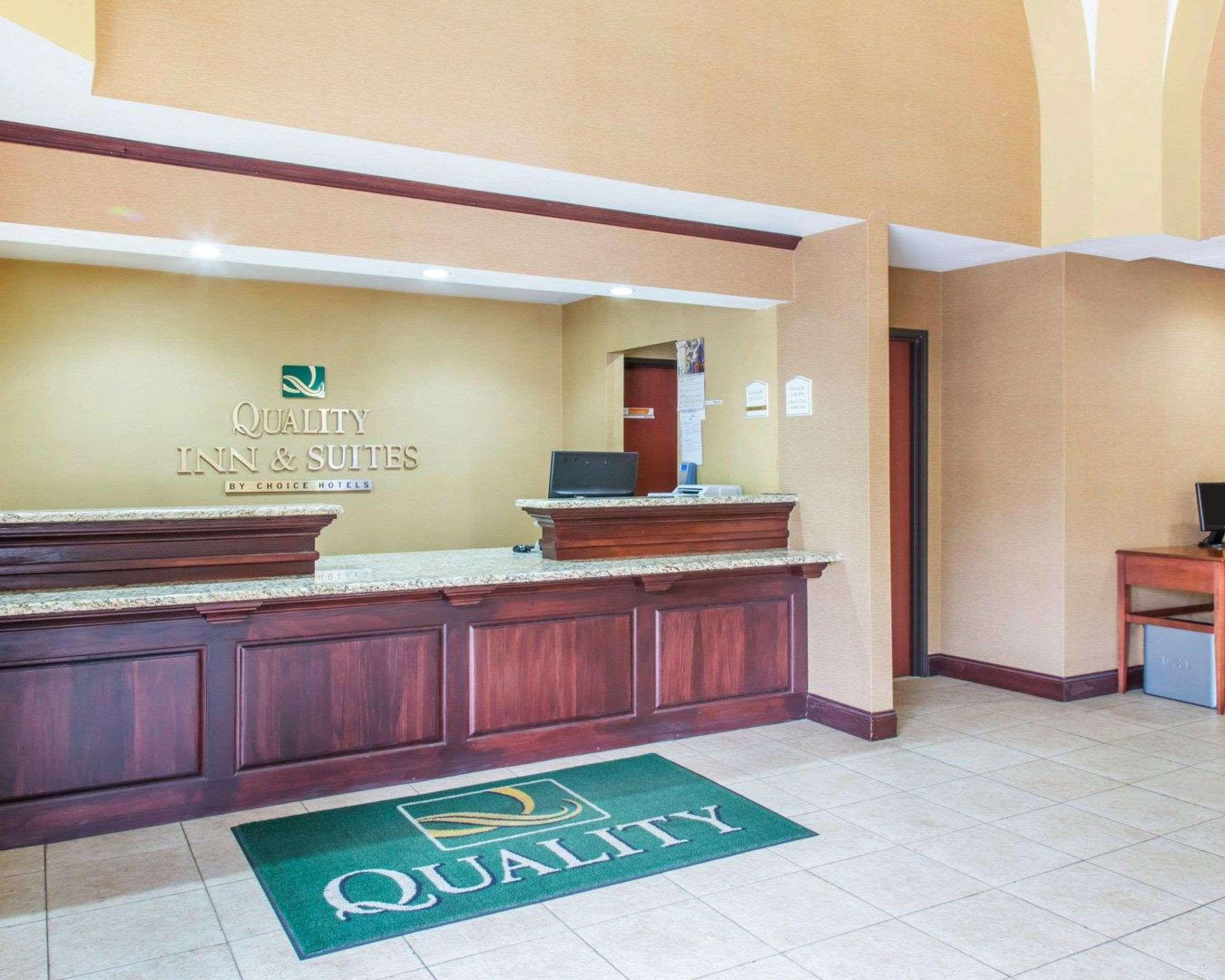 Quality Inn & Suites Меріден Екстер'єр фото